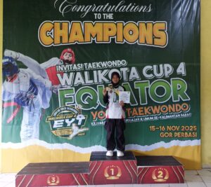 Read more about the article Alya & Azura Meledak Di Arena! Dua Siswi MTsN 1 Sanggau Borong Gelar Juara Taekwondo Walikota Cup 4