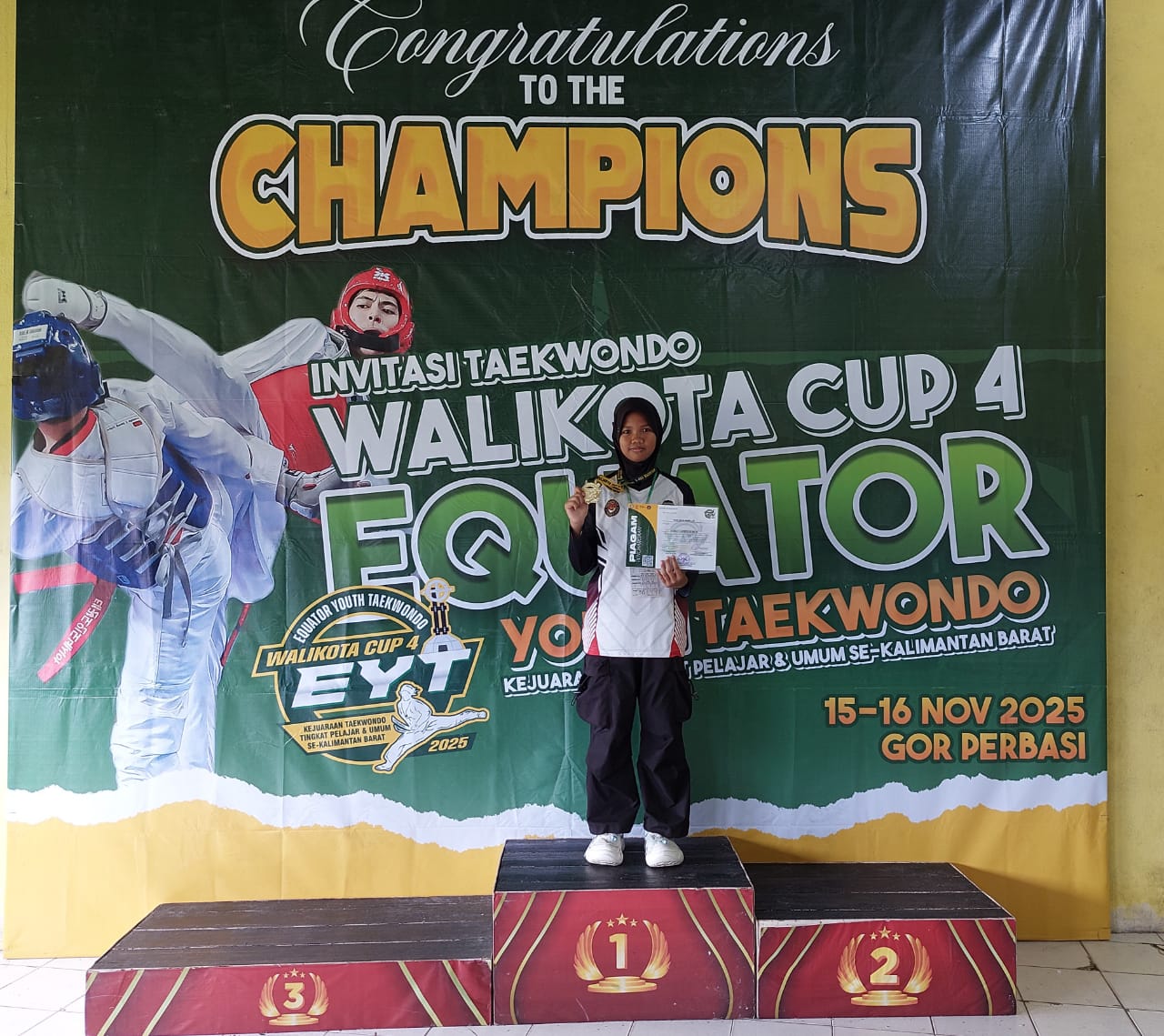 Read more about the article Alya & Azura Meledak Di Arena! Dua Siswi MTsN 1 Sanggau Borong Gelar Juara Taekwondo Walikota Cup 4