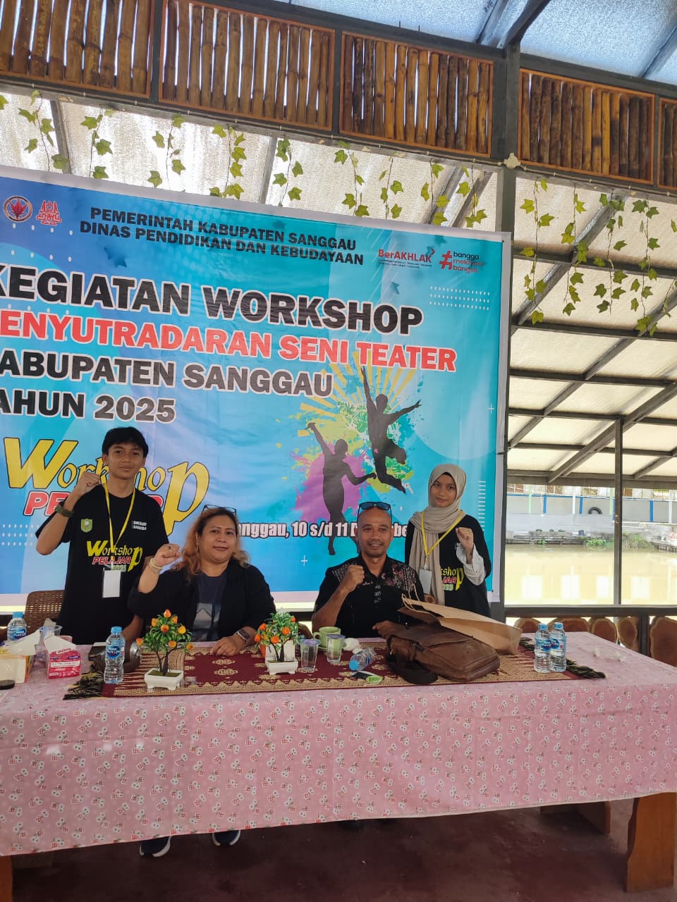 Read more about the article Rafif dan Tsamara Ikuti Workshop Teater Pelajar Kabupaten Sanggau Tahun 2025,